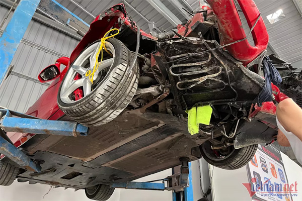 Chủ siêu xe Ferrari bị tai nạn yêu cầu bồi thường bằng xe mới-1