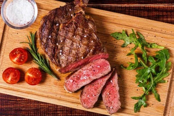 Có cách làm đơn giản này chị em ai cũng thực hiện thành công món thịt bò bít tết tại nhà bằng chảo-3