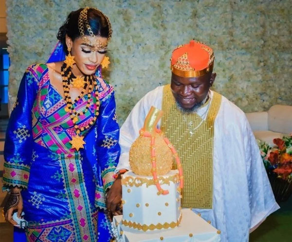 Chuyện thật như đùa: Chú rể nhờ anh trai làm đám cưới cùng cô dâu vì bận đi đá bóng-3