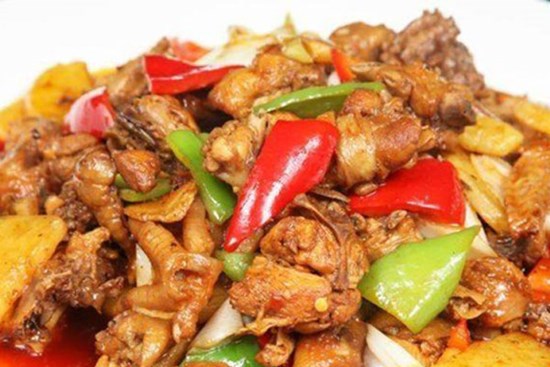 Gà hầm nên ninh trực tiếp hay chần qua nước trước? Dạy bạn một mẹo nhỏ, gà ăn ngon ngọt, không tanh