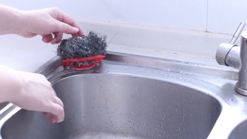 Tay cầm của can đựng dầu 5 lít đừng vứt đi, chỉ cần làm thế này&nbsp;là ai cũng tranh nhau sử dụng-2