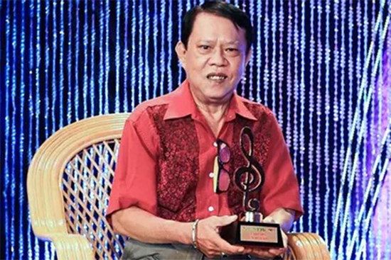 'Vua nhạc sến' Vinh Sử nguy kịch, bán hết tài sản chữa bệnh