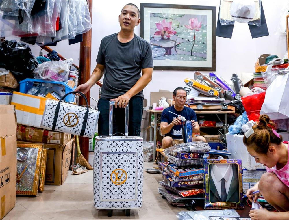 Chi tiền triệu mua xe sang hàng mã dịp rằm tháng 7-1