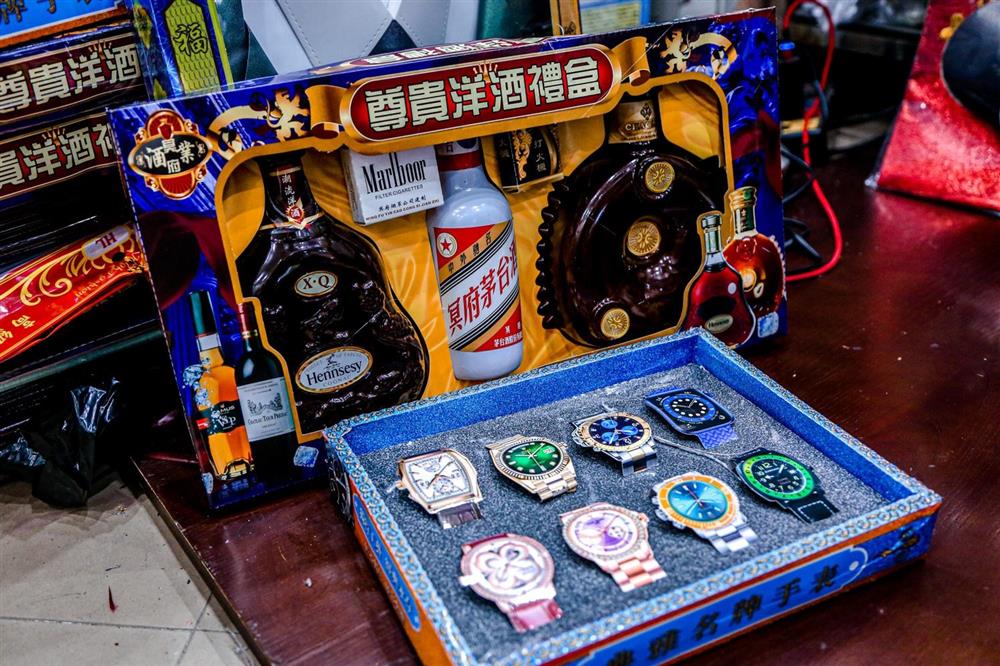 Chi tiền triệu mua xe sang hàng mã dịp rằm tháng 7-2