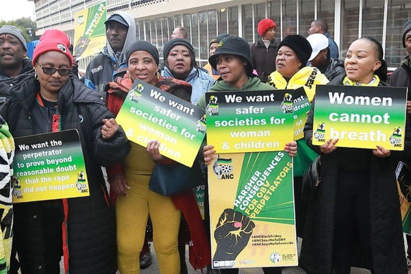 Nam Phi buộc tội 7 nam giới trong vụ 8 người mẫu bị cưỡng hiếp-1