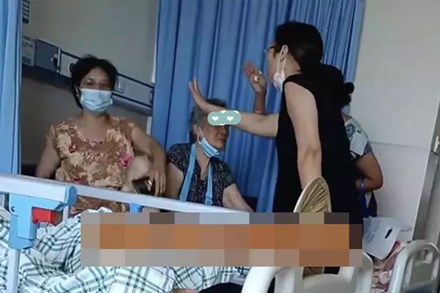 Mẹ ốm nằm viện, ba con gái cãi nhau vì không ai muốn ở lại chăm