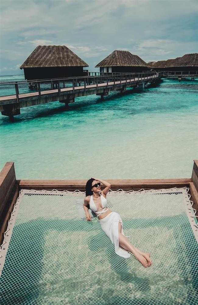 MC xinh đẹp nhất nhì VTV tung ảnh bikini khoe body bỏng rẫy-7