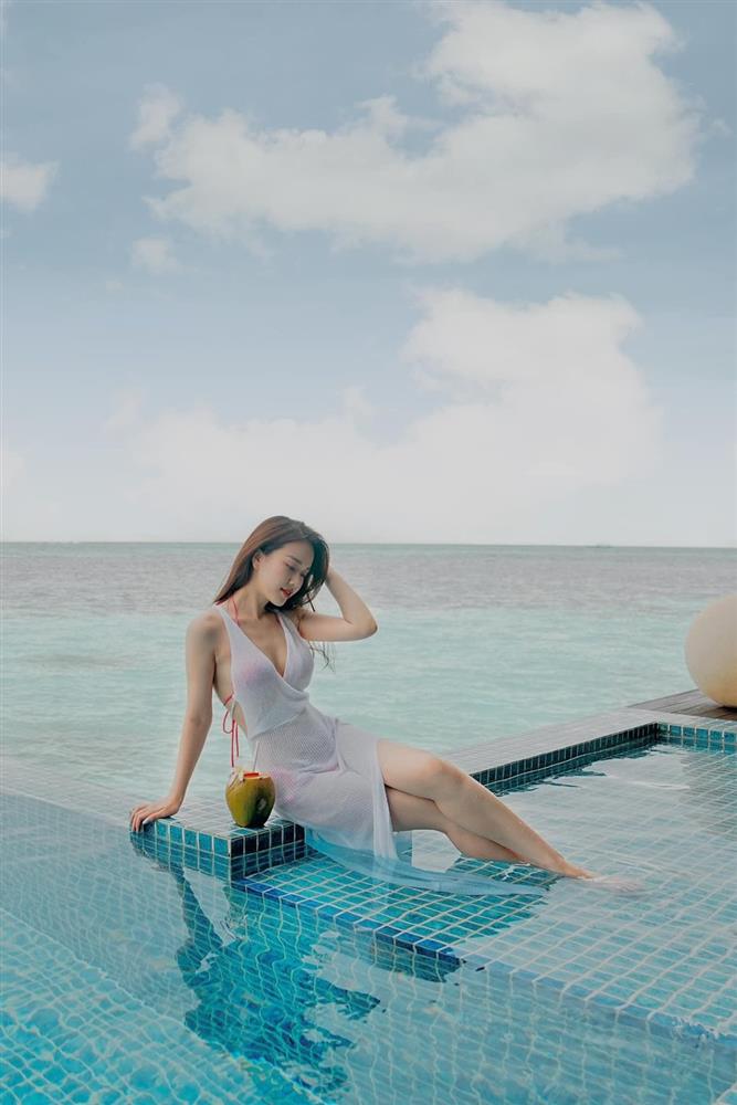 MC xinh đẹp nhất nhì VTV tung ảnh bikini khoe body bỏng rẫy-8