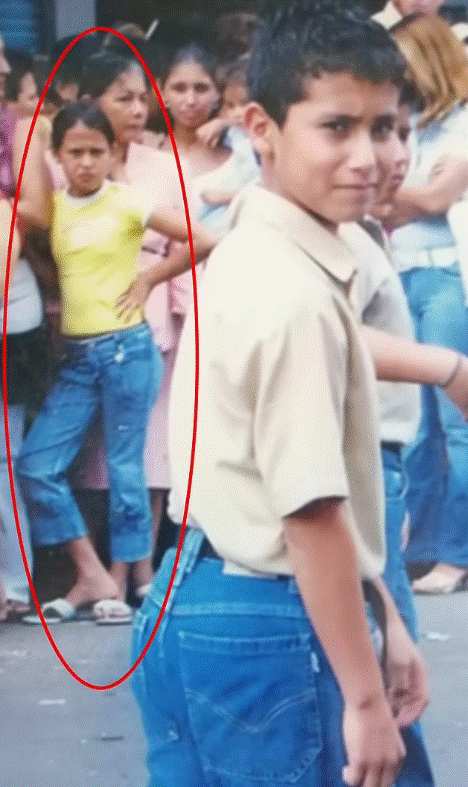 Tò mò xem ảnh hồi nhỏ của chồng, vợ bất ngờ với một sự xuất hiện đầy khó tin cách đây 15 năm!-2