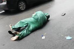 Vì sao người đàn ông mặc đồ Grab bất ngờ đâm bạn gái tử vong trên phố?-2