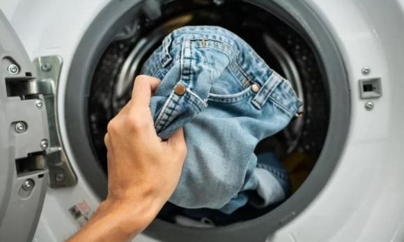 Cách làm quần jean mềm và bền màu bằng thứ gia vị đơn giản nhà nào cũng có-1