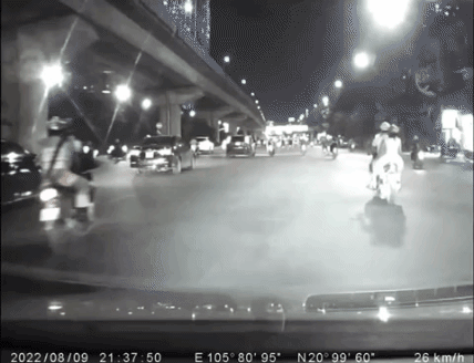 Công an thông tin vụ cô gái khỏa thân đi bộ ở đường Nguyễn Trãi-2