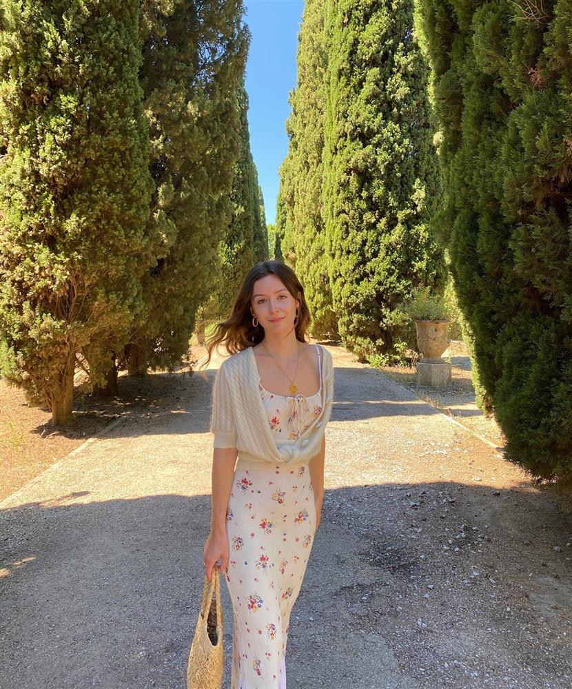 Phụ nữ Pháp có một công thức diện váy vừa sang vừa tôn dáng mà chị em nên ghim ngay-4