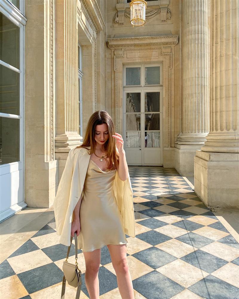 Phụ nữ Pháp có một công thức diện váy vừa sang vừa tôn dáng mà chị em nên ghim ngay-10