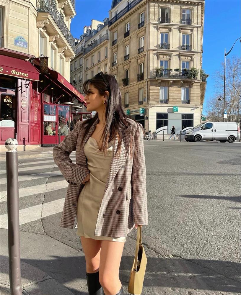 Phụ nữ Pháp có một công thức diện váy vừa sang vừa tôn dáng mà chị em nên ghim ngay-11