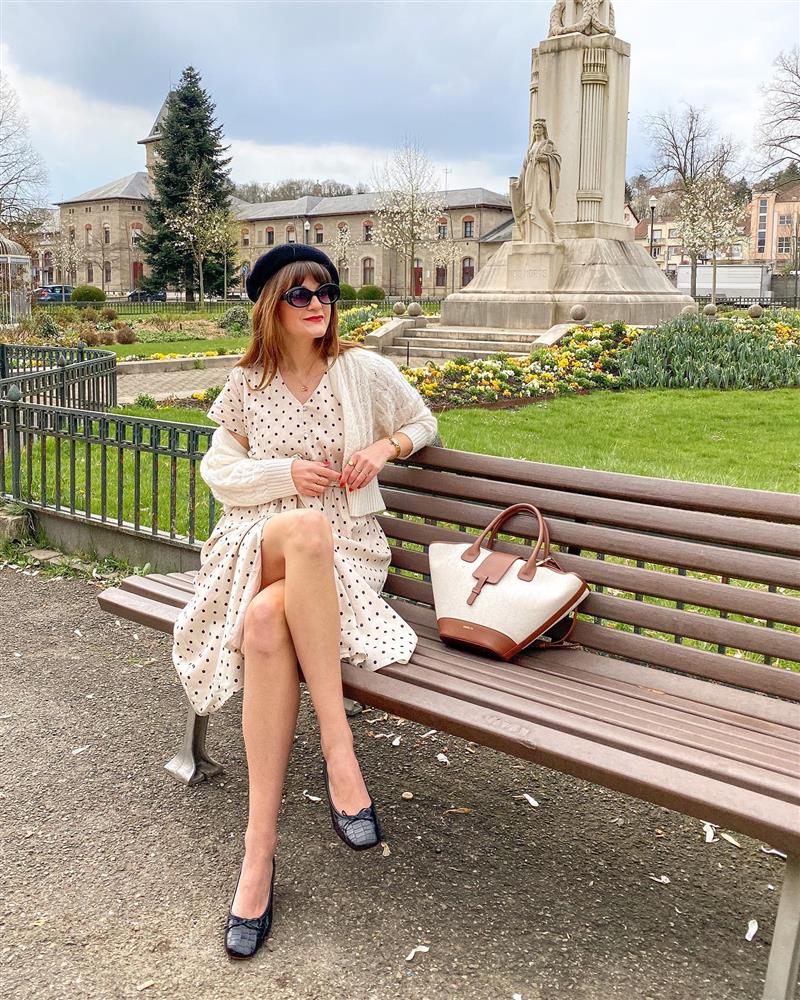 Phụ nữ Pháp có một công thức diện váy vừa sang vừa tôn dáng mà chị em nên ghim ngay-9