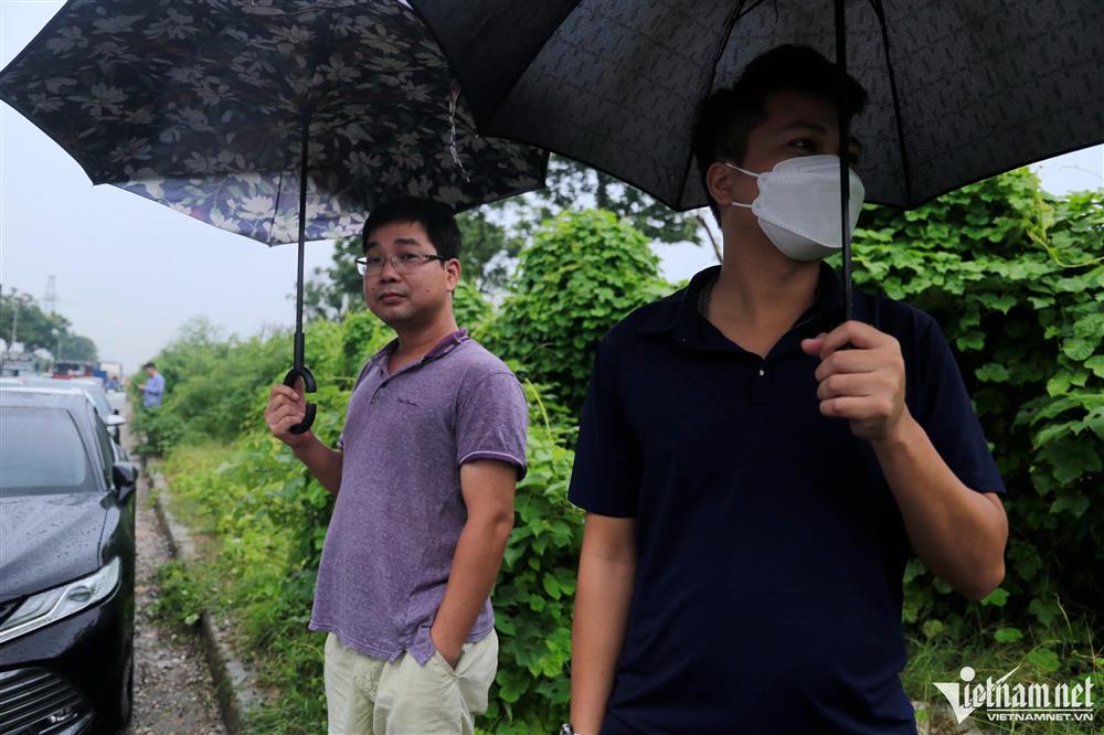 Cứu hộ chém 600.000 đồng phí chở một ôtô qua đoạn ngập 30m ở đại lộ Thăng Long-7