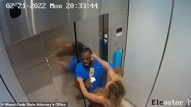 Lộ clip nữ người mẫu đánh đấm bạn trai dữ dội trong thang máy-2