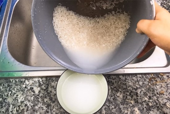 Đừng đổ nước vo gạo đi, chỉ cần 1 bát là giải quyết được nhiều vấn đề siêu thiết thực trong cuộc sống