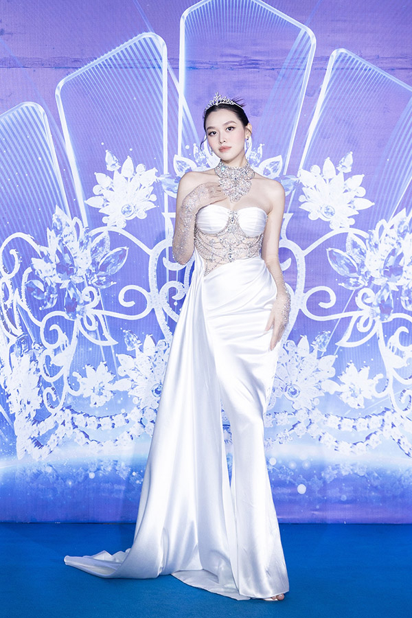 Dàn Hoa, Á hậu lộng lẫy thảm đỏ chung kết Miss World Vietnam 2022-6