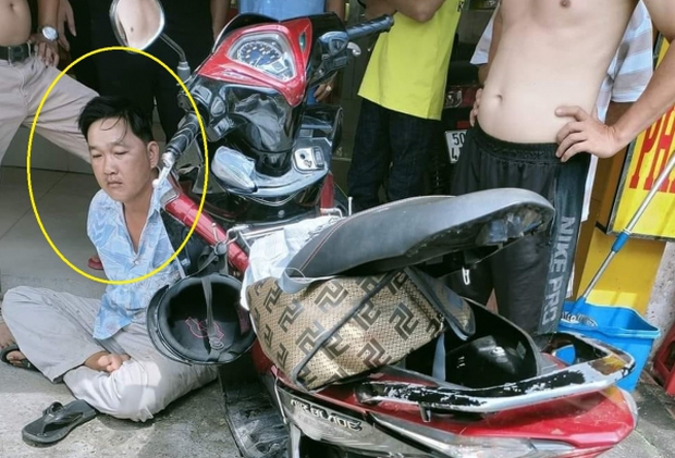 Nhân viên tiệm vàng bay như Tôn Ngộ Không, tóm gọn tên cướp-4