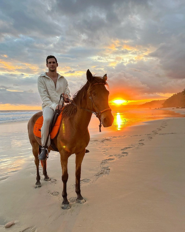 Câu chuyện đặc biệt về hai anh em làm nghề săn nhà cho giới siêu giàu ở Mỹ-2