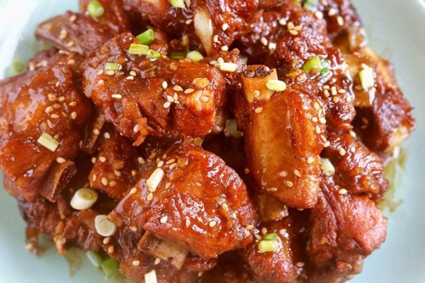 Sườn lợn kho với loại nước này ăn đưa cơm ai cũng thích-4