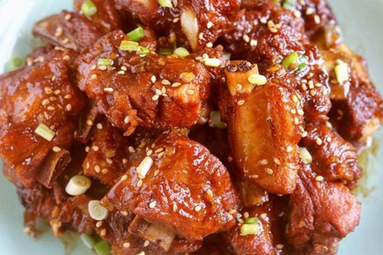 Sườn lợn kho với loại nước này ăn đưa cơm ai cũng thích