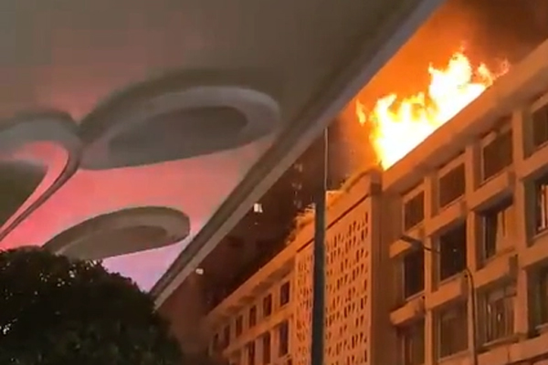 Nữ học viên tập lái ô tô gây tai nạn khiến cháu bé 3 tuổi tử vong-2