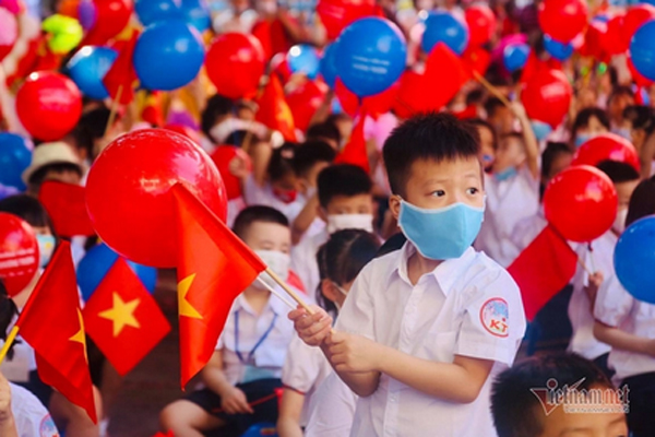 Hàng trăm học sinh lớp 10 bỗng dưng bị cho nghỉ học-2