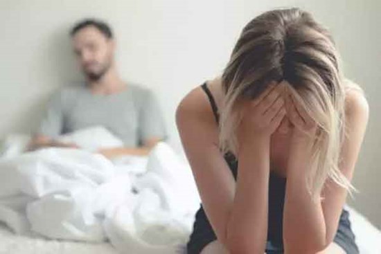 Chồng ngoại tình lấy cớ tử vi không hợp, đòi ly hôn gấp