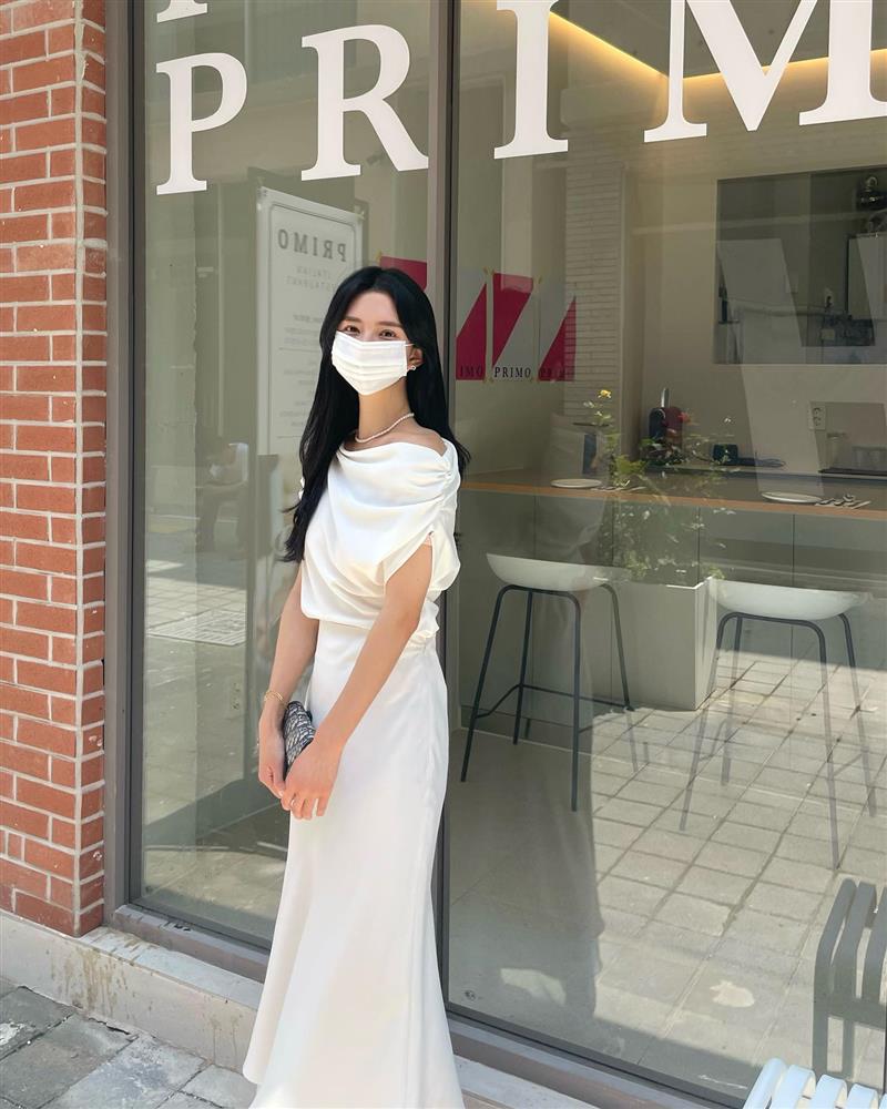 12 cách diện áo trễ vai từ phụ nữ Hàn vừa sang vừa thanh lịch-2