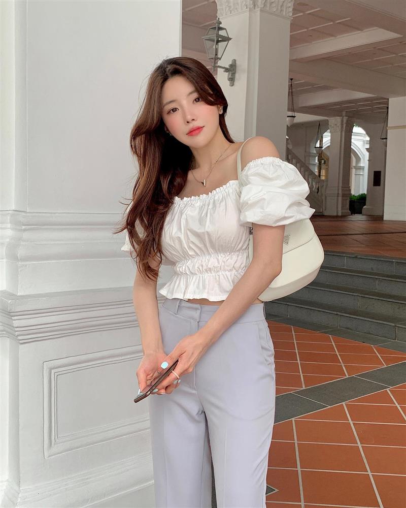 12 cách diện áo trễ vai từ phụ nữ Hàn vừa sang vừa thanh lịch-4