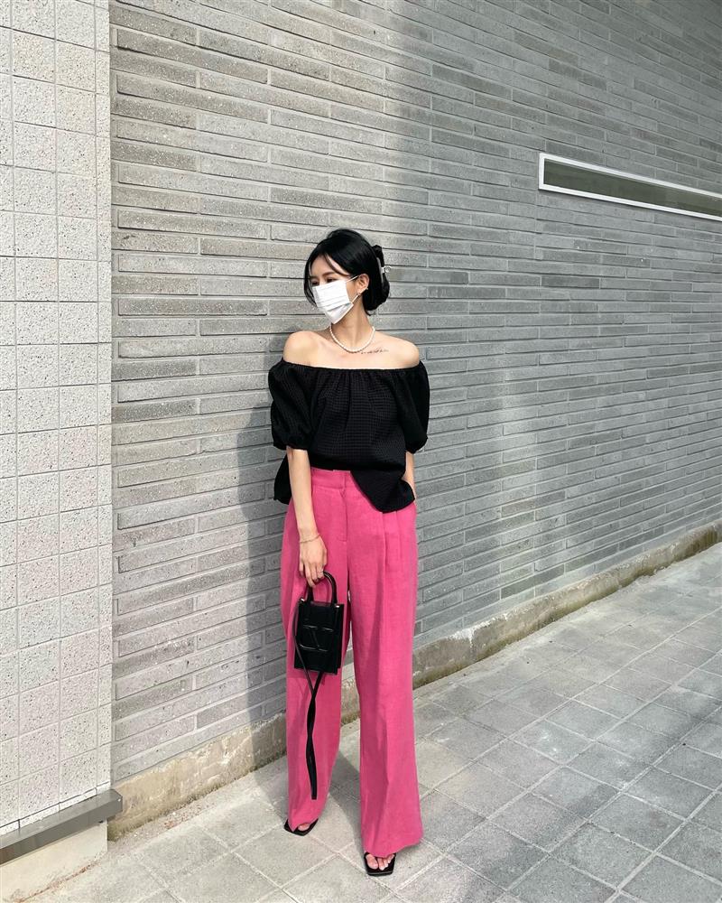 12 cách diện áo trễ vai từ phụ nữ Hàn vừa sang vừa thanh lịch-3