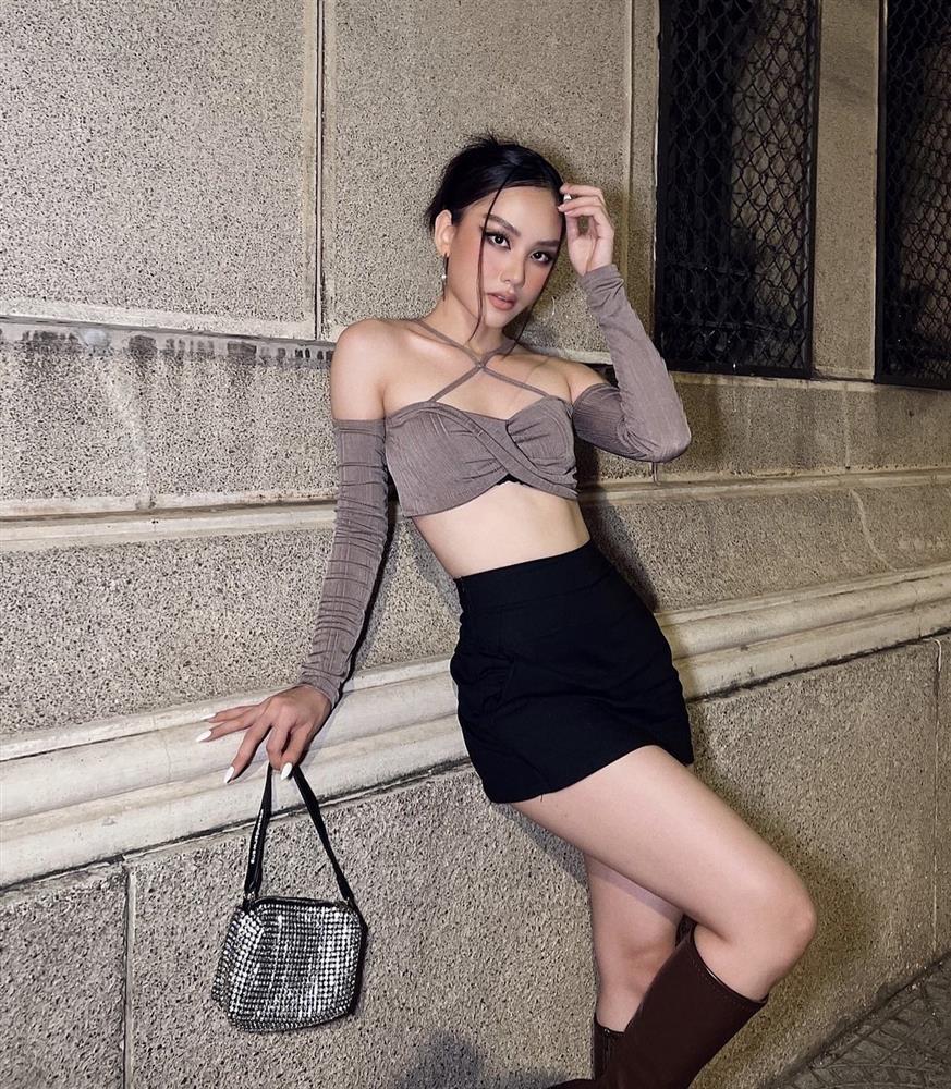 Tân Hoa hậu Mai Phương hở bạo đời thường dù vòng 1 có như không-8