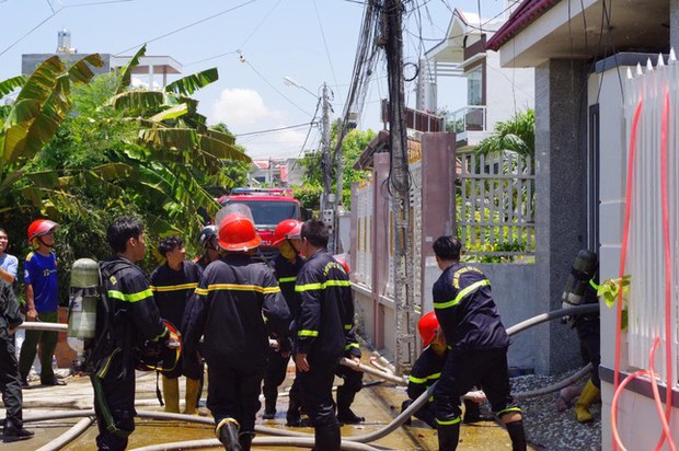 Ninh Thuận: Cháy lớn trong căn nhà 2 tầng, 3 nạn nhân vẫn còn kẹt bên trong-3