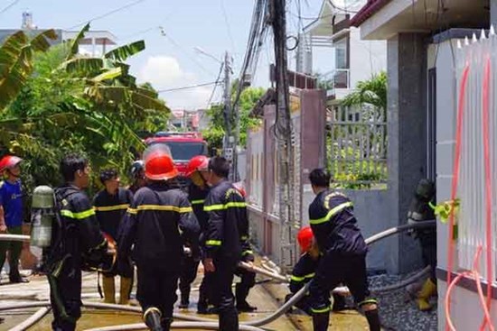 Ninh Thuận: Cháy lớn trong căn nhà 2 tầng, 3 nạn nhân vẫn còn kẹt bên trong