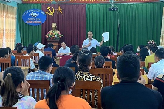 Hàng trăm học sinh lớp 10 bỗng dưng bị cho nghỉ học