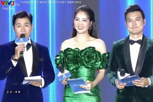 Hai MC nam của Chung kết Miss World Vietnam 2022 gây cười vì lời dẫn quá củ chuối-2