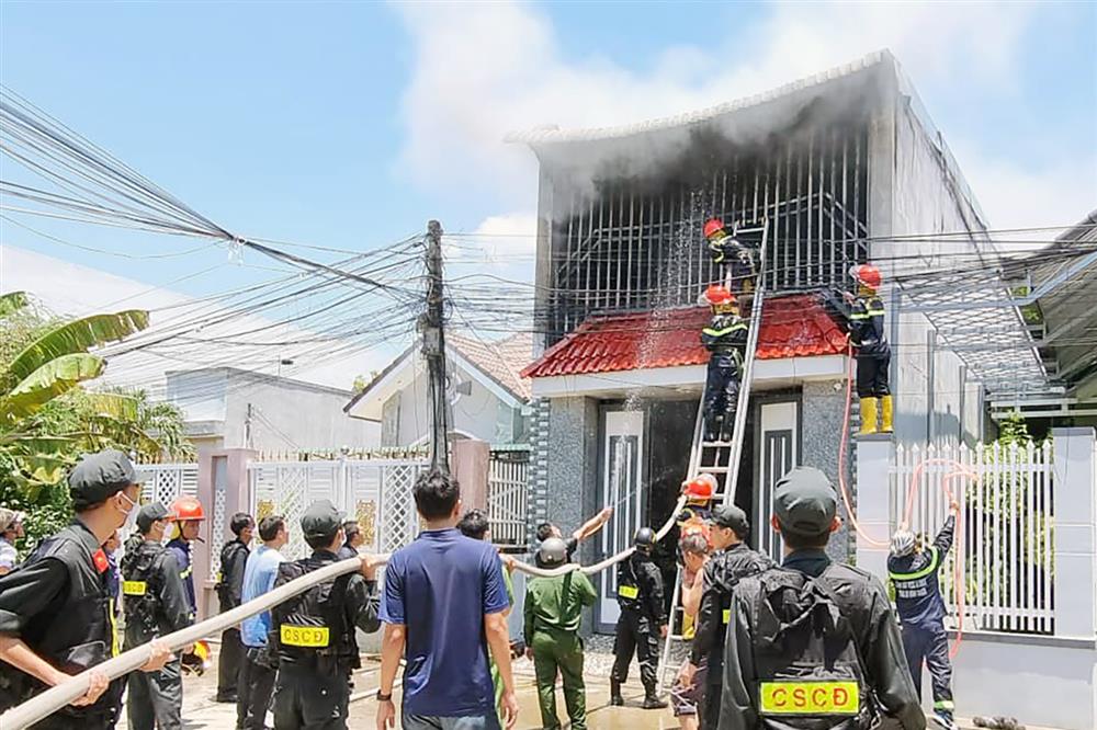 Chưa thấy dấu hiệu ba mẹ con bị kẹt trong căn nhà cháy ở Ninh Thuận-1