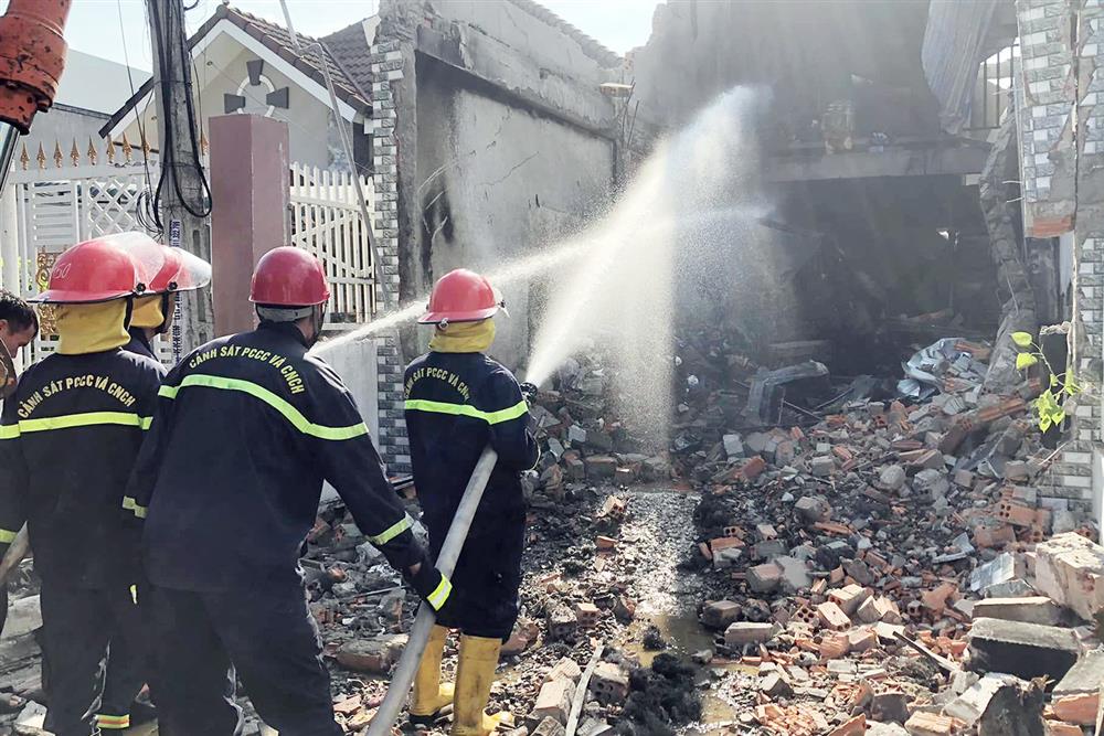 Chưa thấy dấu hiệu ba mẹ con bị kẹt trong căn nhà cháy ở Ninh Thuận-3