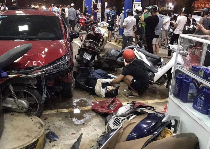 Khởi tố vụ án, tạm giữ hình sự tài xế say xỉn đại náo cây xăng đường Láng-3