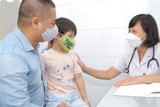Tại sao trẻ cứ đi học lại ốm?