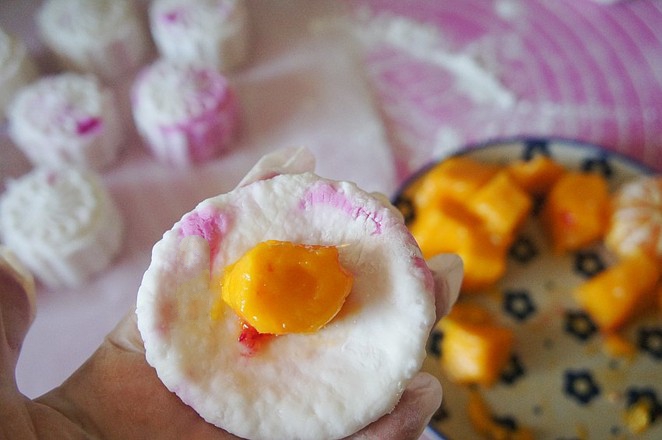 Bánh Trung thu pha lê nhân trái cây: Ngon đẹp lung linh mà làm không khó!-6