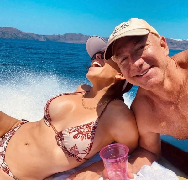 Ba năm hẹn hò của tỷ phú Jeff Bezos và bạn gái-1