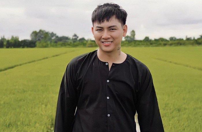 Hoài Lâm xuất hiện rạng rỡ bên bạn gái sau màn livestream ngủ gật-1