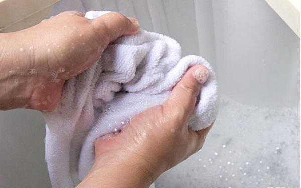 Biết 9 mẹo này, bạn sẽ không còn lo nhà tắm bốc mùi hôi-1