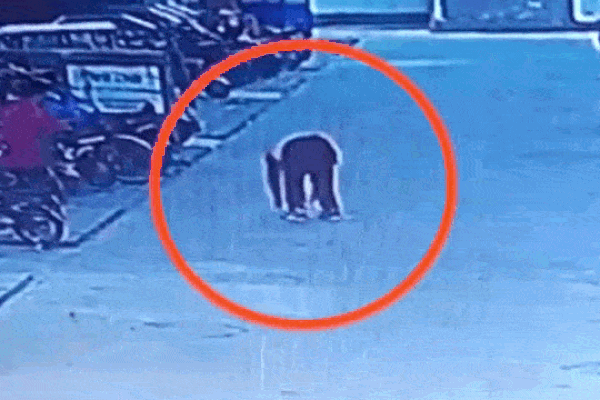 Tranh cãi mẹ bắt con trai đi nhặt phế liệu cả đêm sau lần ăn trộm tiền-2