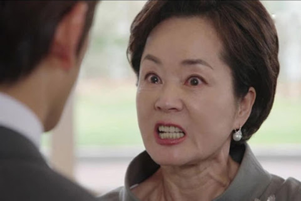 Đêm cuối ở quê, tôi đau đớn khi thấy mẹ vừa ôm cháu vừa khóc-1