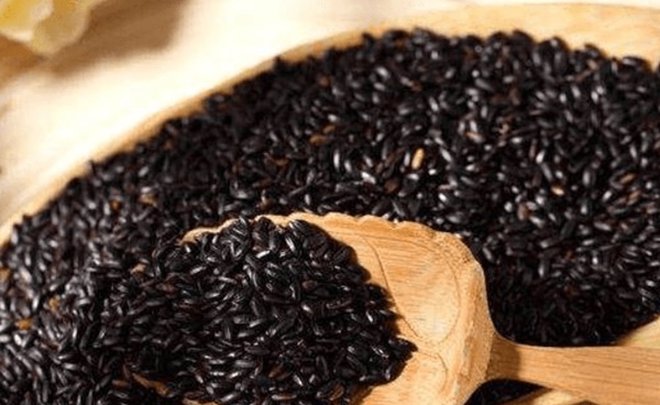 Phụ nữ muốn sống lâu thì sau 30 tuổi nên ăn nhiều 3 loại thực phẩm có màu đen và làm việc này mỗi ngày-1